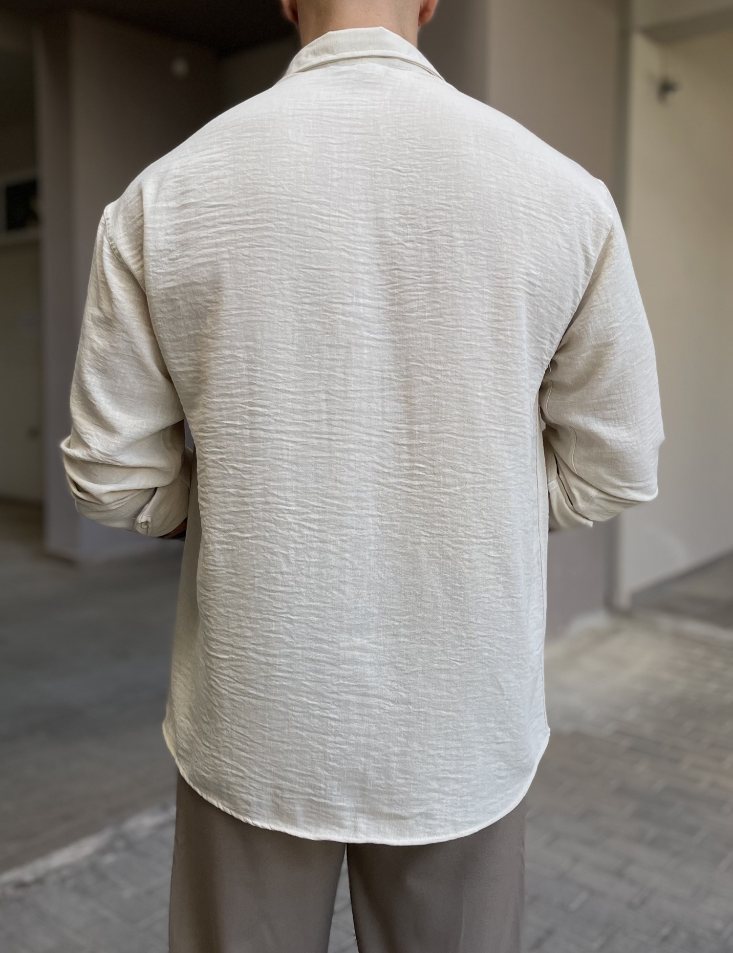 Ανδρικό εκρού γκοφρέ Overshirt με γιακά RMZ579 φωτογραφία